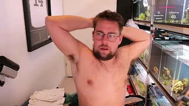 Snapshot of justinitt chatting on 03-06-25, 12:54 justinitt online show from 03-06-25, 12:54