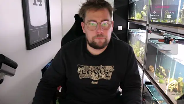 Snapshot of justinitt chatting on 03-07-25, 10:32 justinitt online show from 03-07-25, 10:32