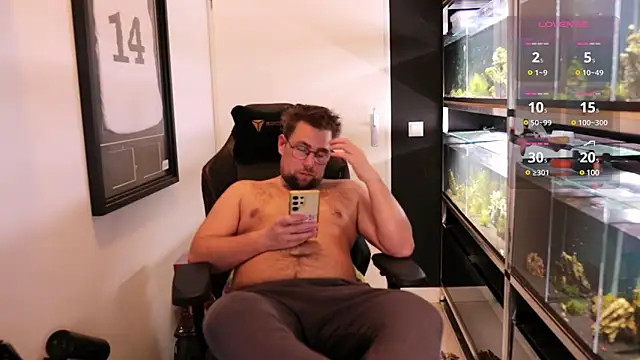 Snapshot of justinitt chatting on 03-09-25, 10:30 justinitt online show from 03-09-25, 10:30