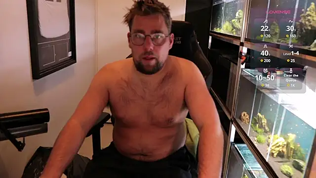 Snapshot of justinitt chatting on 03-13-25, 12:27 justinitt online show from 03-13-25, 12:27