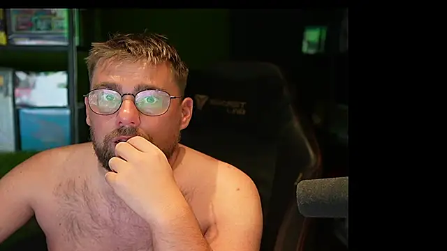 Snapshot of justinitt chatting on 09-17-25, 09:38 justinitt online show from 09-17-25, 09:38