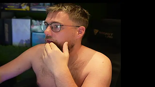 Snapshot of justinitt chatting on 09-18-25, 09:44 justinitt online show from 09-18-25, 09:44