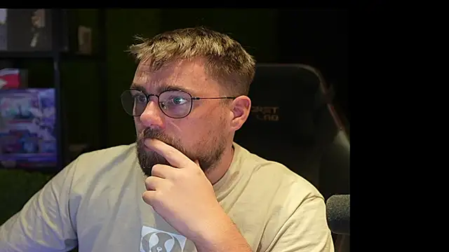 Snapshot of justinitt chatting on 09-20-25, 07:26 justinitt online show from 09-20-25, 07:26