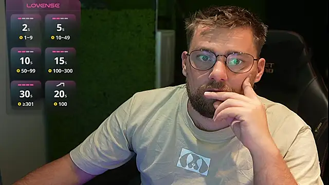 Snapshot of justinitt chatting on 09-21-25, 07:48 justinitt online show from 09-21-25, 07:48