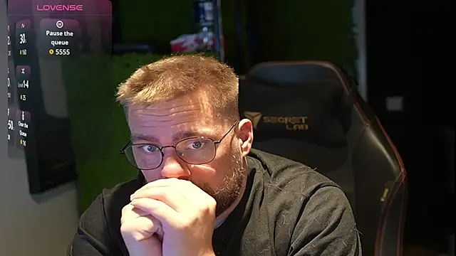 Snapshot of justinitt chatting on 09-24-25, 03:37 justinitt online show from 09-24-25, 03:37