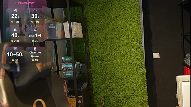 Snapshot of justinitt chatting on 10-17-25, 02:08 justinitt online show from 10-17-25, 02:08