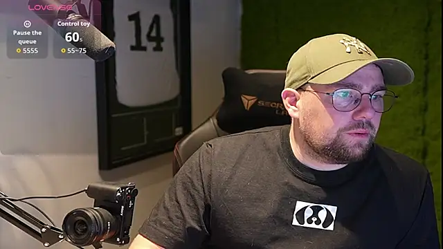 Snapshot of justinitt chatting on 11-25-25, 07:52 justinitt online show from 11-25-25, 07:52