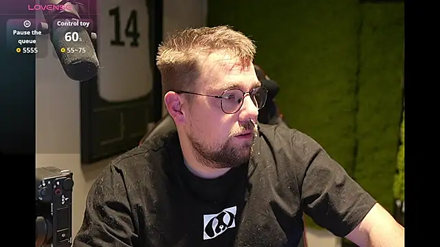 Snapshot of justinitt chatting on 11-29-25, 11:02 justinitt online show from 11-29-25, 11:02