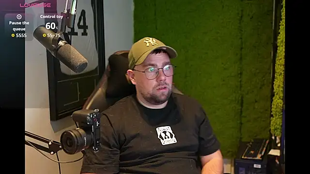 Snapshot of justinitt chatting on 12-04-25, 08:06 justinitt online show from 12-04-25, 08:06