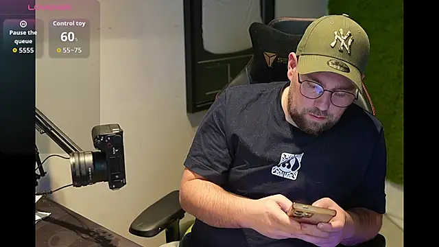 Snapshot of justinitt chatting on 12-13-25, 07:53 justinitt online show from 12-13-25, 07:53