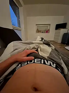 Feuer boy online show from 01-17-25, 04:15