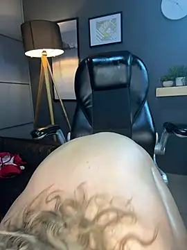 Snapshot of AtheneaRusell chatting on 03-20-25, 02:53 AtheneaRusell online show from 03-20-25, 02:53