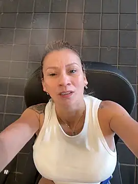 Snapshot of AtheneaRusell chatting on 10-21-25, 05:02 AtheneaRusell online show from 10-21-25, 05:02