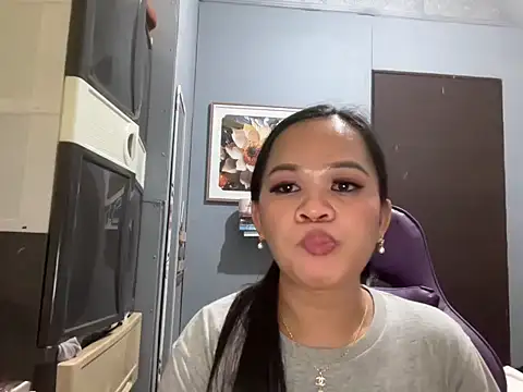 SophiaCourthaway online show from 11-06-25, 10:54