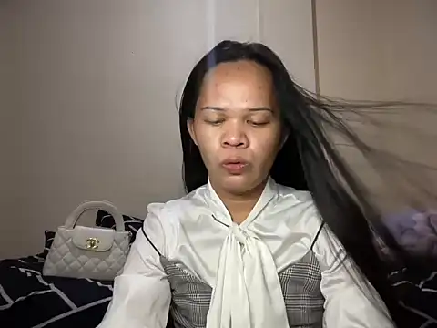 Snapshot of SophiaCourthaway chatting on 06-26-26, 01:48 SophiaCourthaway online show from 06-26-26, 01:48