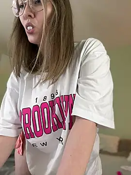 Snapshot of Kiss_My_Body chatting on 01-27-25, 07:13 Kiss My Body online show from 01-27-25, 07:13