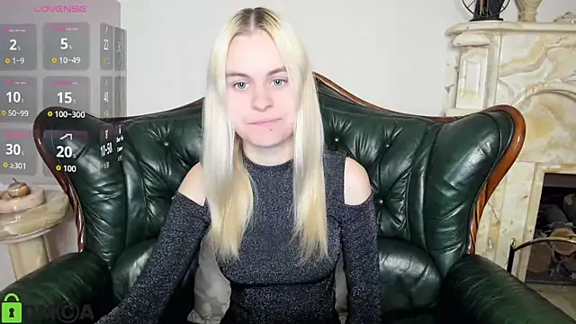 Snapshot of HillEva chatting on 11-19-25, 08:25 HillEva online show from 11-19-25, 08:25