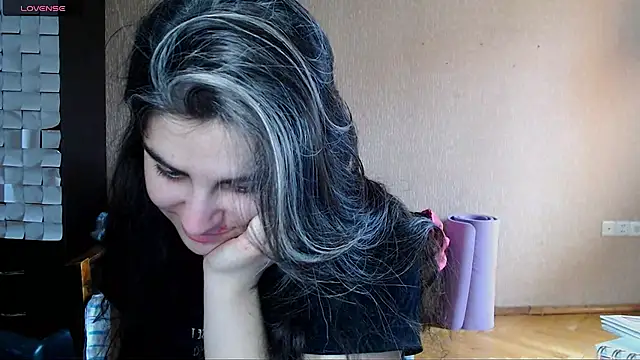 Snapshot of _Roselina_ chatting on 02-10-26, 11:14 Roselina online show from 02-10-26, 11:14