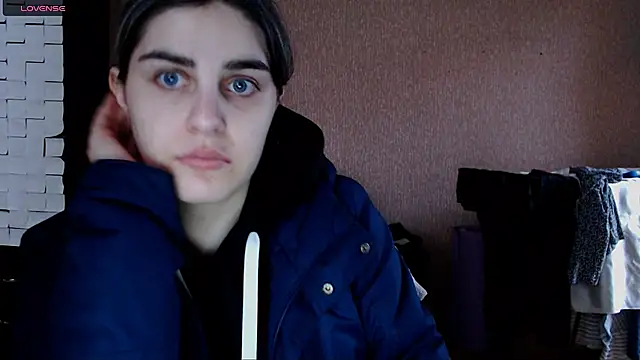 Snapshot of _Roselina_ chatting on 02-22-26, 02:15 Roselina online show from 02-22-26, 02:15