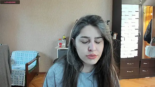 Snapshot of _Roselina_ chatting on 05-03-26, 10:54 Roselina online show from 05-03-26, 10:54