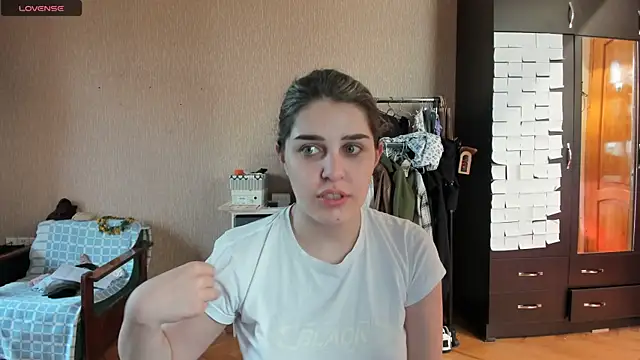 Snapshot of _Roselina_ chatting on 05-19-26, 01:50 Roselina online show from 05-19-26, 01:50