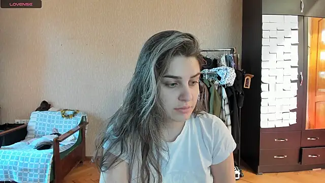 Snapshot of _Roselina_ chatting on 05-20-26, 08:20 Roselina online show from 05-20-26, 08:20