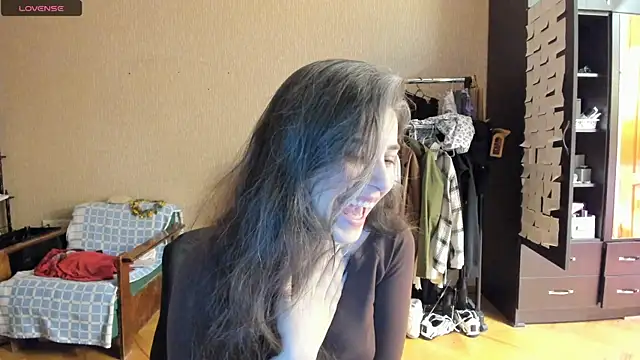 Snapshot of _Roselina_ chatting on 05-21-26, 05:31 Roselina online show from 05-21-26, 05:31