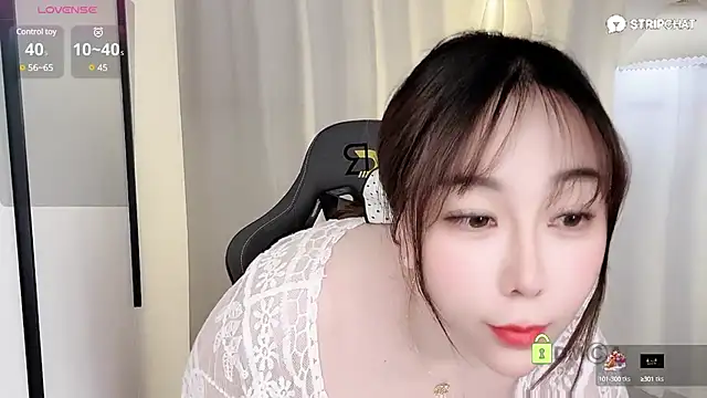 Snapshot of Alano-01 chatting on 03-18-25, 11:30 Alano-01 online show from 03-18-25, 11:30