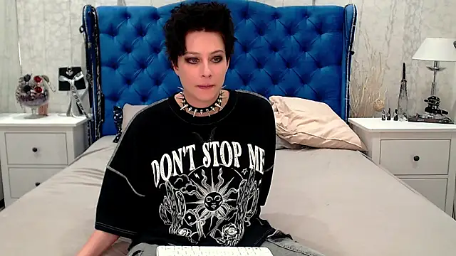 Snapshot of via_mayer_ chatting on 06-11-26, 12:19 via mayer online show from 06-11-26, 12:19