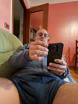 Snapshot of sempreilmio2 chatting on 02-15-25, 02:11 sempreilmio2 online show from 02-15-25, 02:11