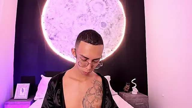 Snapshot of EthaanCox chatting on 03-02-25, 02:19 EthaanCox online show from 03-02-25, 02:19