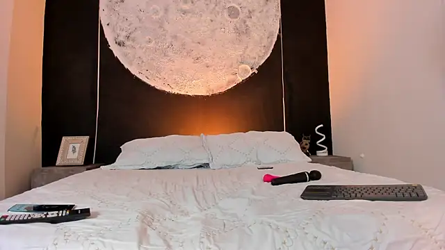 Snapshot of EthaanCox chatting on 10-29-25, 09:16 EthaanCox online show from 10-29-25, 09:16