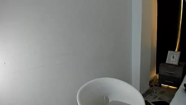 Snapshot of EthaanCox chatting on 11-22-25, 09:14 EthaanCox online show from 11-22-25, 09:14