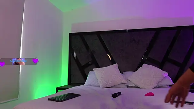 Snapshot of EthaanCox chatting on 11-30-25, 08:46 EthaanCox online show from 11-30-25, 08:46