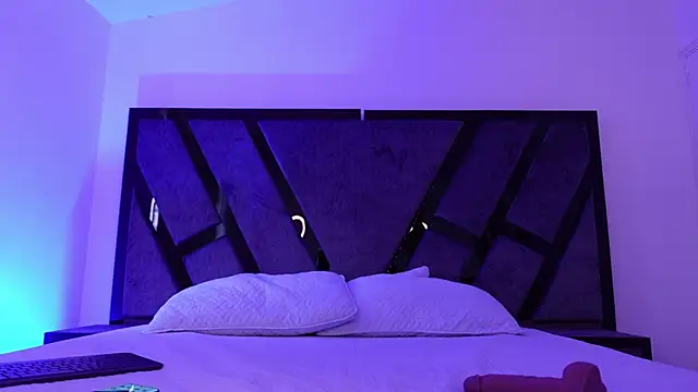 Snapshot of EthaanCox chatting on 12-03-25, 08:40 EthaanCox online show from 12-03-25, 08:40