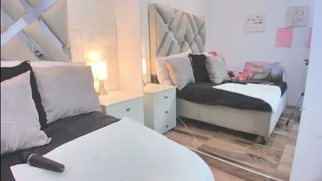 raquell moore online show from 03-30-26, 01:45