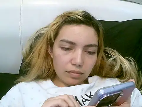 Snapshot of VittoriaTaylor chatting on 10-17-25, 07:05 VittoriaTaylor online show from 10-17-25, 07:05