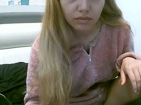 VittoriaTaylor online show from 10-23-25, 03:33