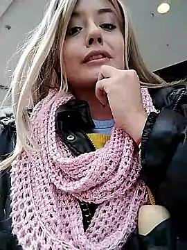 Snapshot of monicavictoria1301 chatting on 05-12-26, 01:08 monicavictoria1301 online show from 05-12-26, 01:08