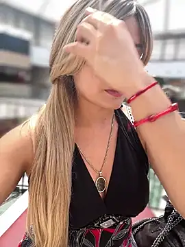 Snapshot of monicavictoria1301 chatting on 05-27-26, 01:41 monicavictoria1301 online show from 05-27-26, 01:41