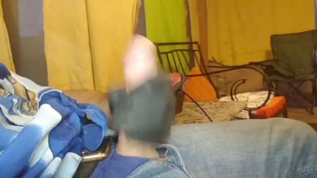 Snapshot of bwcbeat83 chatting on 02-13-26, 01:23 bwcbeat83 online show from 02-13-26, 01:23