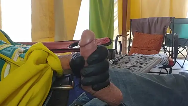 Snapshot of bwcbeat83 chatting on 02-28-26, 10:44 bwcbeat83 online show from 02-28-26, 10:44