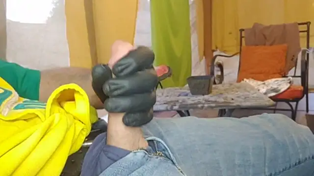 Snapshot of bwcbeat83 chatting on 03-05-26, 01:23 bwcbeat83 online show from 03-05-26, 01:23