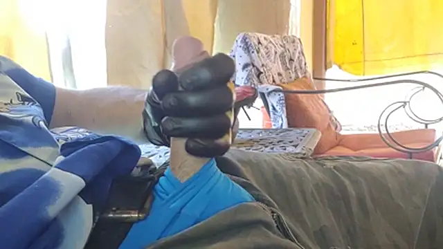 Snapshot of bwcbeat83 chatting on 03-22-26, 06:00 bwcbeat83 online show from 03-22-26, 06:00