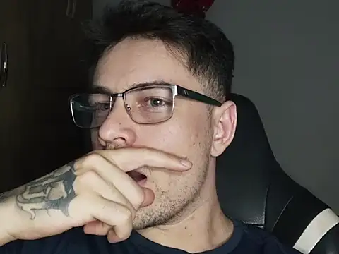 Dyllan   online show from 10-11-25, 02:33