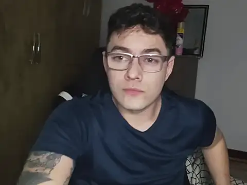 Dyllan   online show from 10-12-25, 02:21