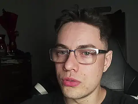 Dyllan   online show from 10-22-25, 02:56