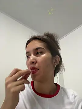 Bella still online show from 07-11-26, 01:58