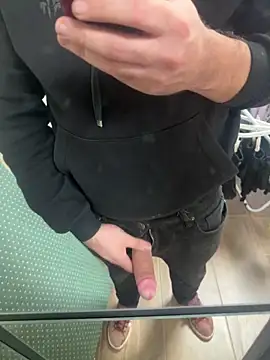 Snapshot of Klaus298 chatting on 03-17-26, 02:31 Klaus298 online show from 03-17-26, 02:31