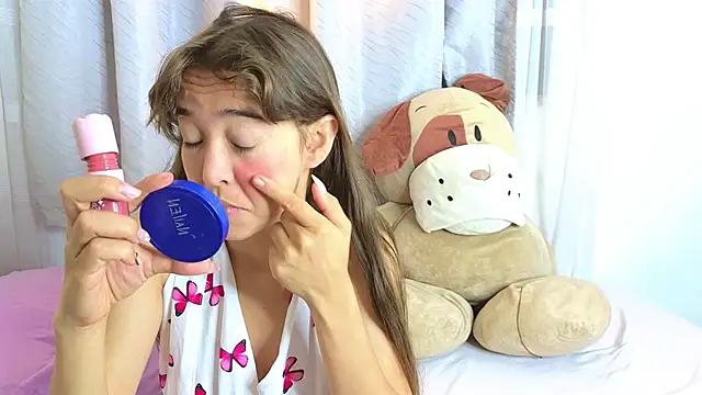 Snapshot of SERAFINA_ chatting on 10-09-25, 01:20 SERAFINA online show from 10-09-25, 01:20